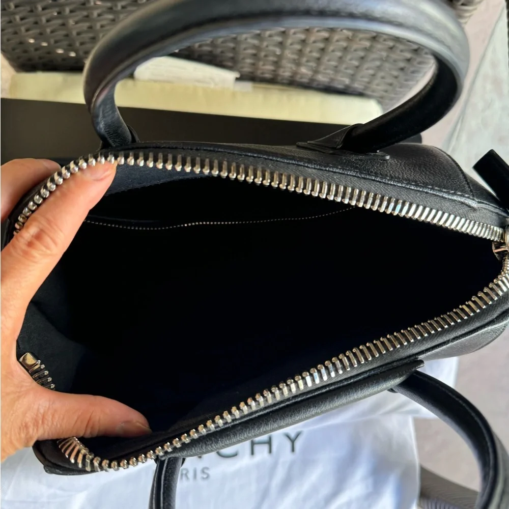 Givenchy Antigona Black Leather Bag - Picture 6 of 12